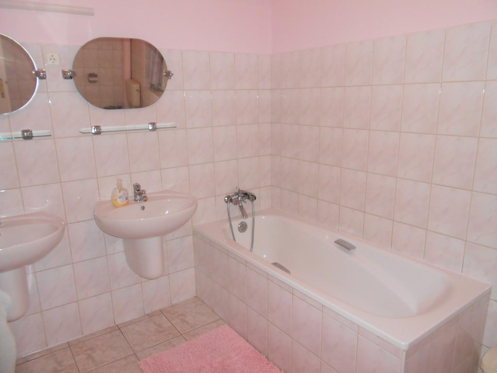 Halasi Szallashely Apartment Hajduszoboszlo Room photo